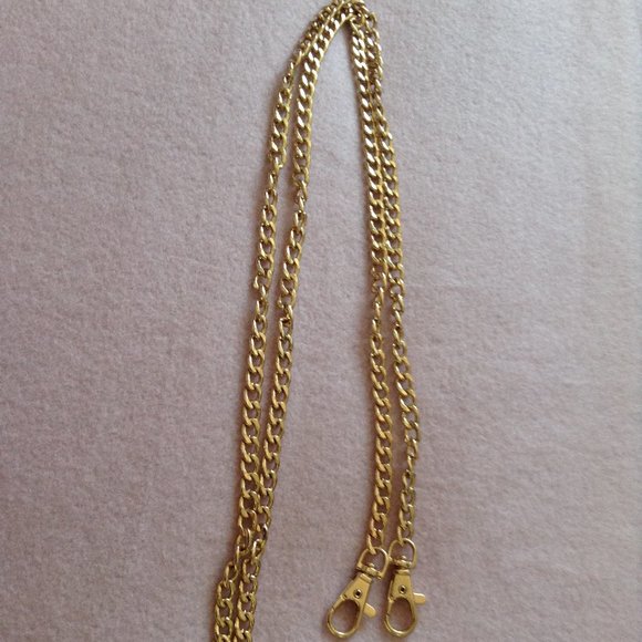 Plush Kiss Emoji Purse with Metal Chain Strap - Picture 7 of 8